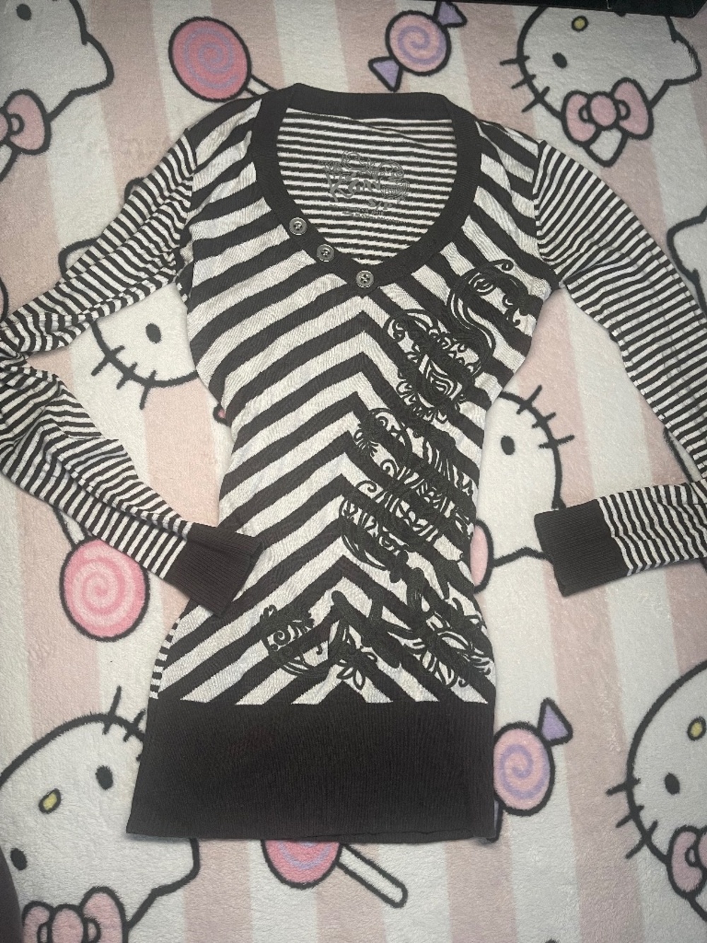Striped long sleeves top with buttons